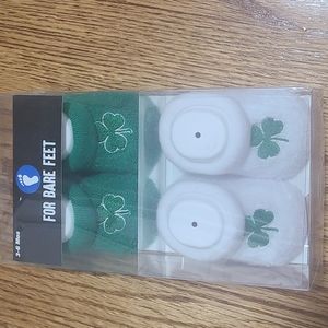 Two pack of shamrock baby booties